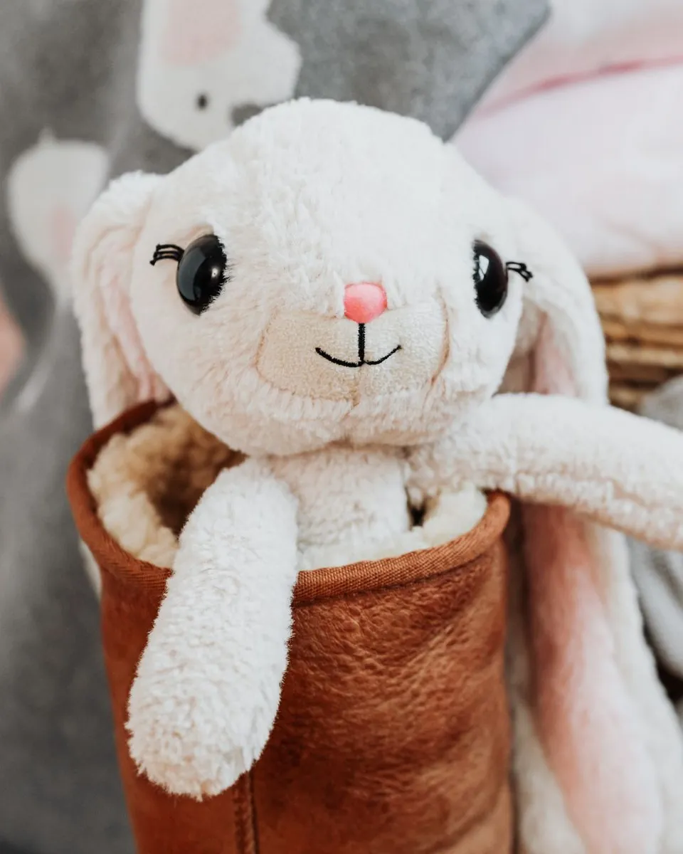 Conejo de peluche orejón